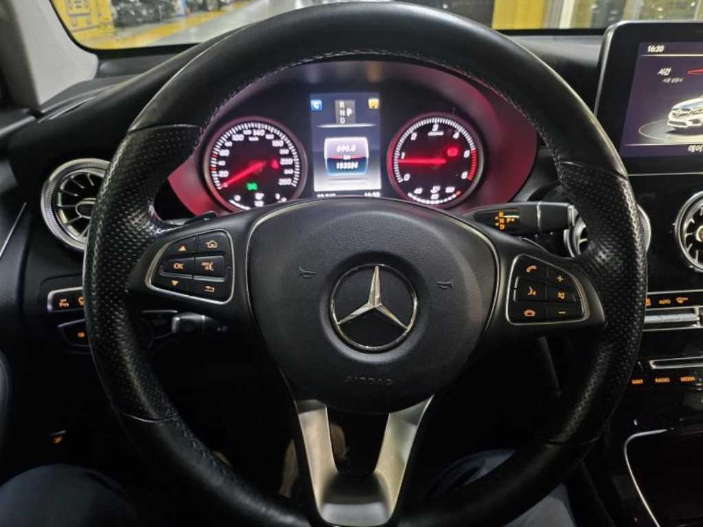 Mercedes Benz GLC Class - Vista 6