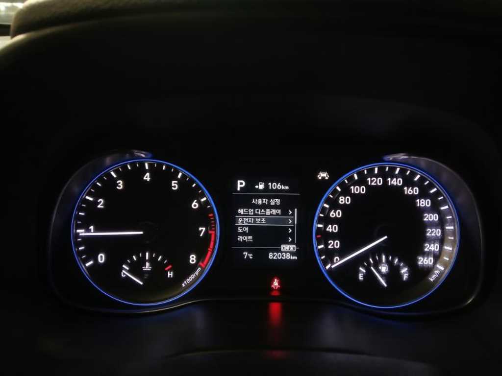 HYUNDAI Kona - Vista 9