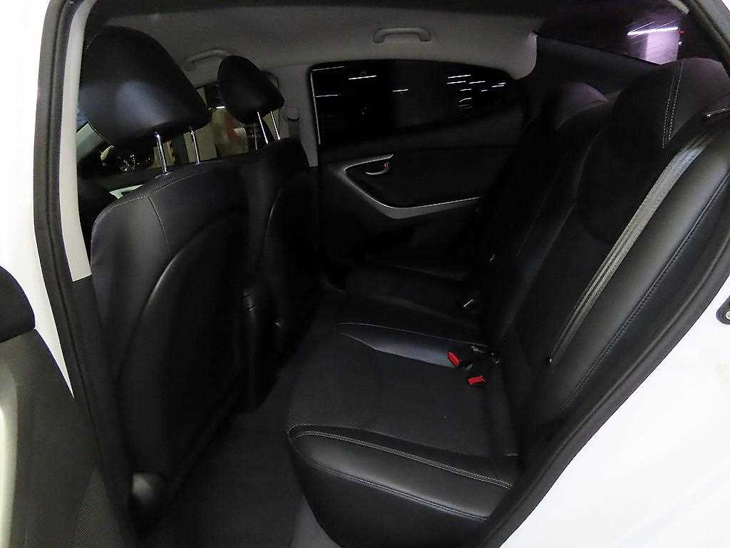 HYUNDAI Avante - Vista 7