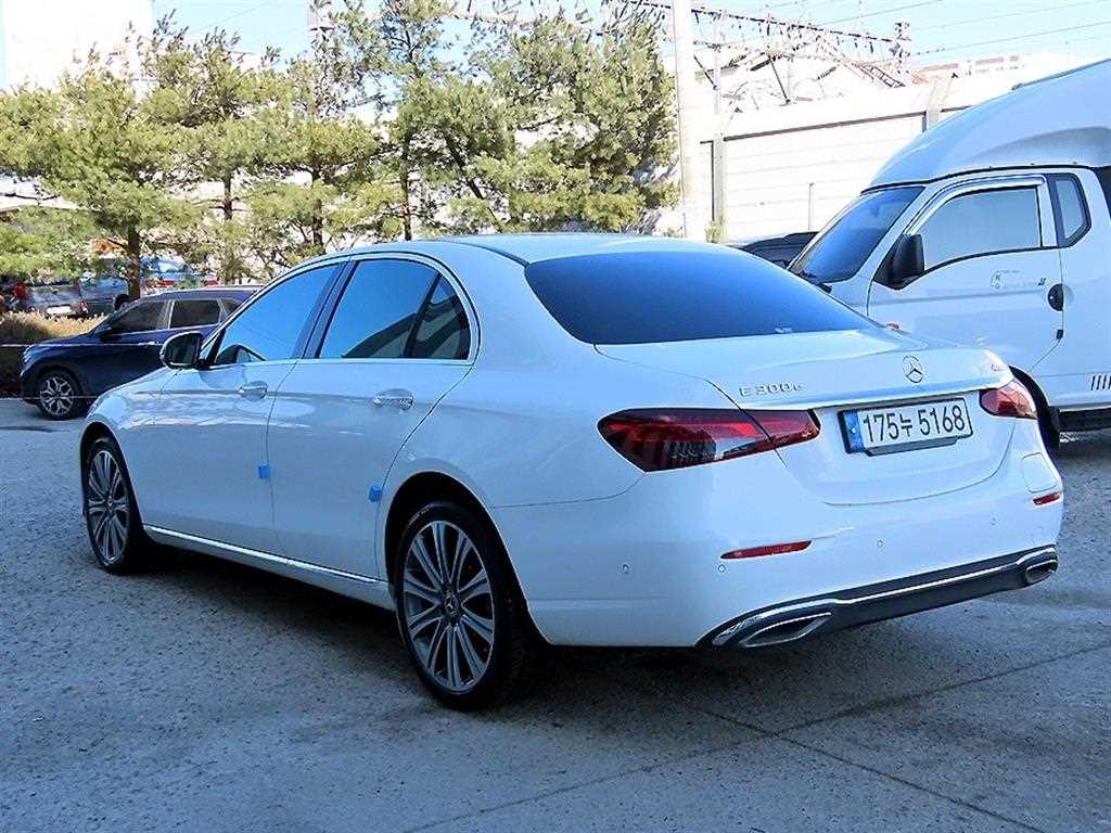 Mercedes Benz E class - Vista 3