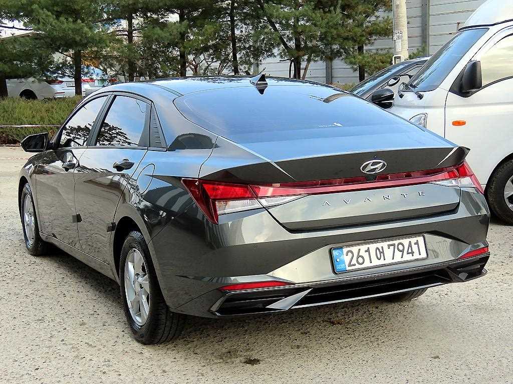 HYUNDAI Avante - Vista 3