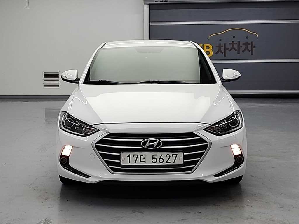 HYUNDAI Avante - Vista 2