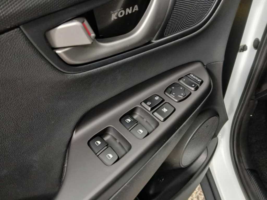 HYUNDAI Kona - Vista 10