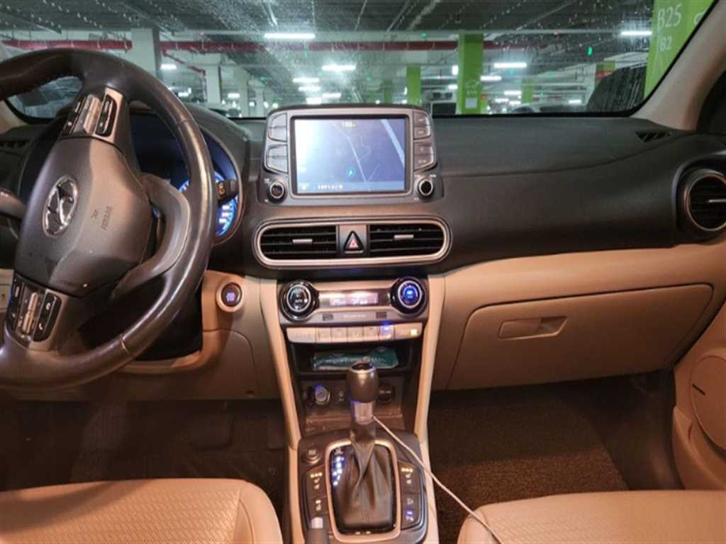 HYUNDAI Kona - Vista 5