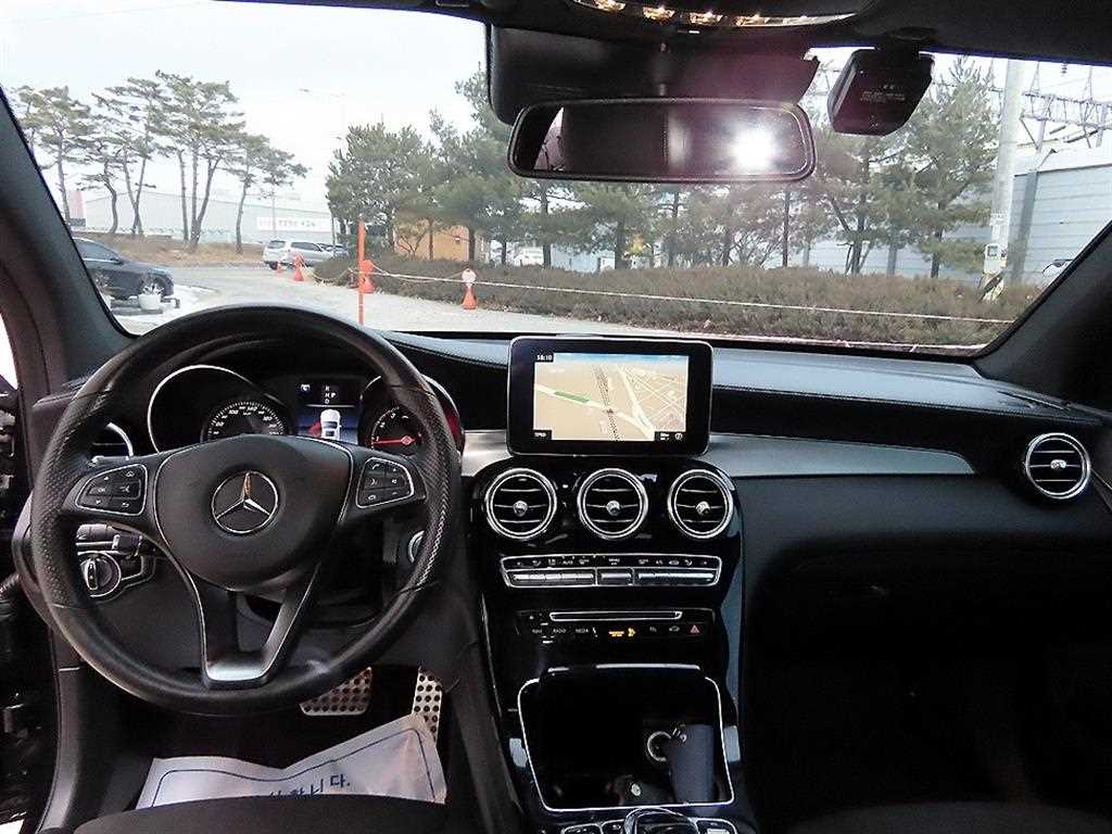 Mercedes Benz GLC Class - Vista 7