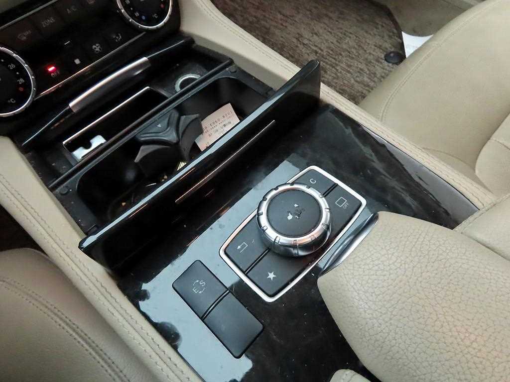 Mercedes Benz CLS Class - Vista 12