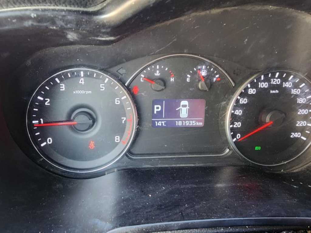 KIA Carens - Vista 3