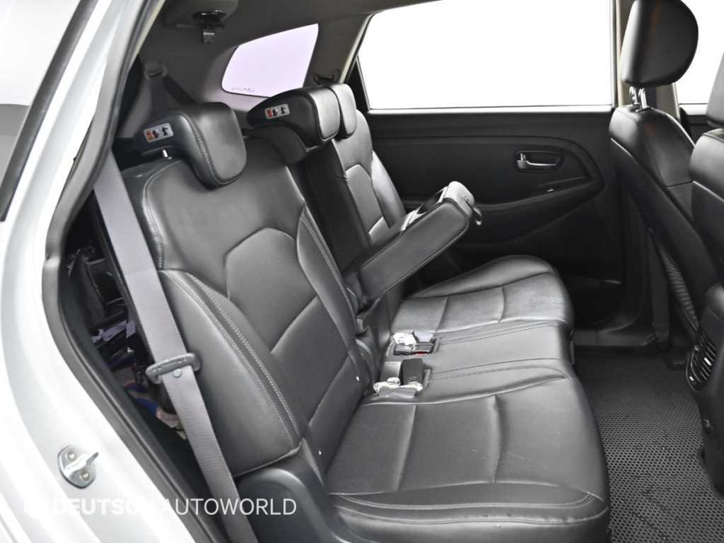 KIA Carens - Vista 12