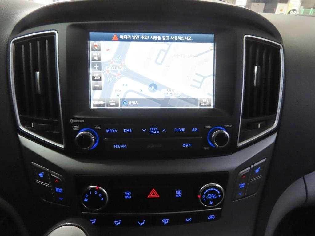 HYUNDAI Starex - Vista 12