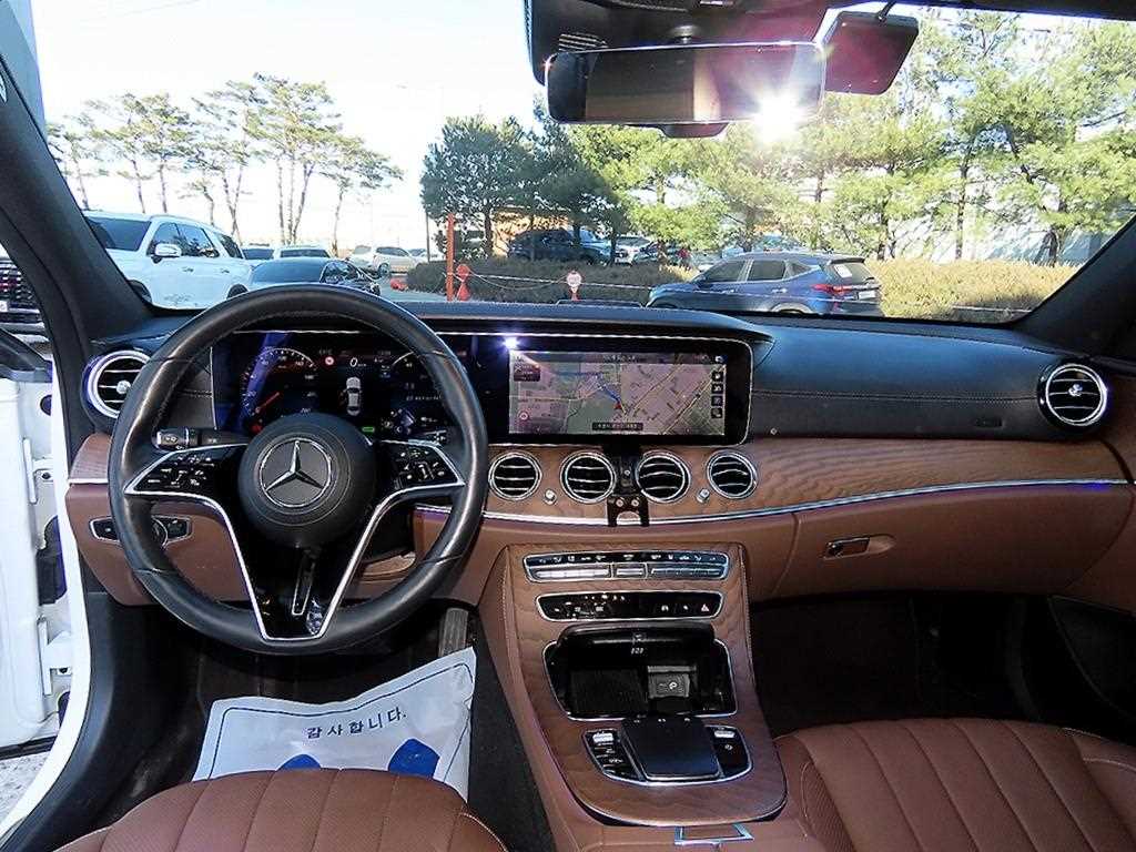 Mercedes Benz E class - Vista 7