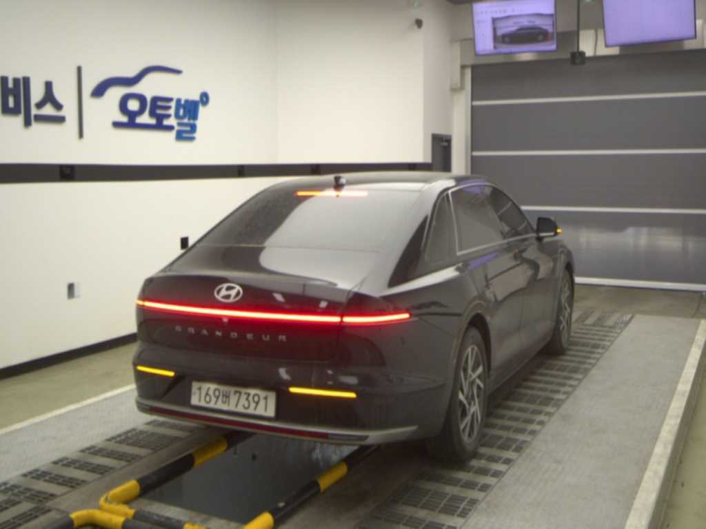 HYUNDAI Grandeur - Vista 3