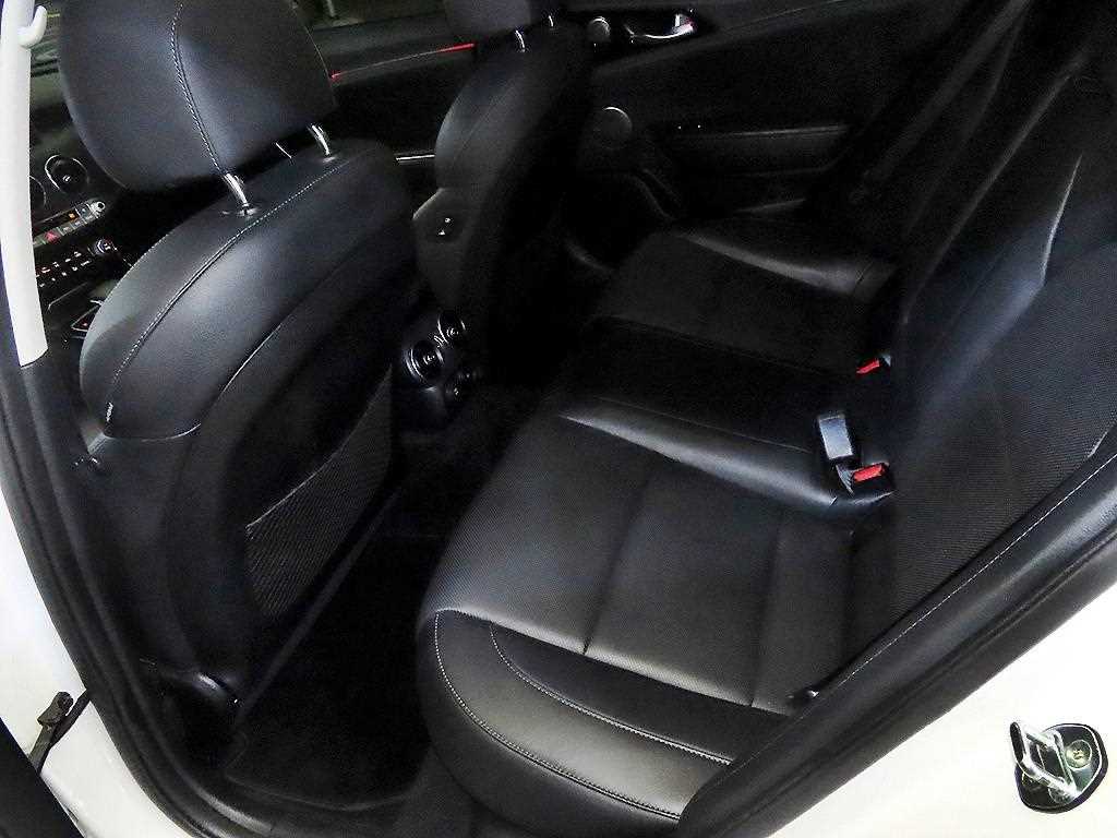 KIA Stinger - Vista 7