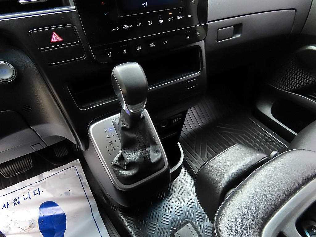 HYUNDAI Staria - Vista 10