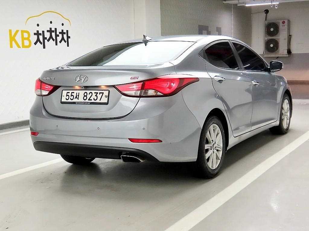 HYUNDAI Avante - Vista 4