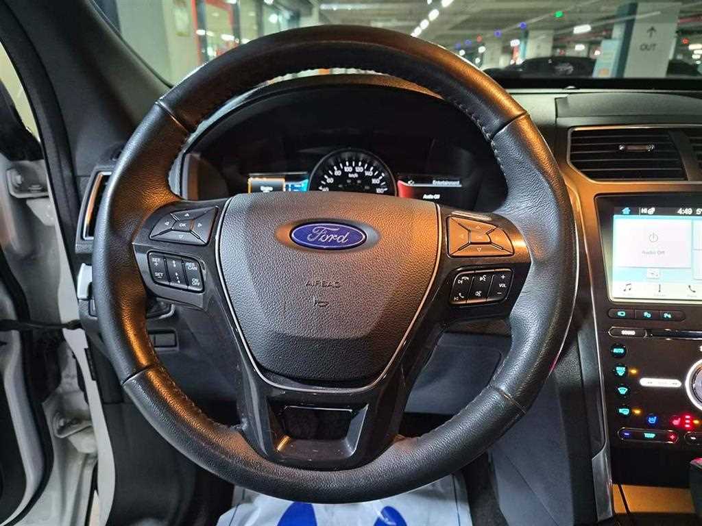 Ford Explorer - Vista 8