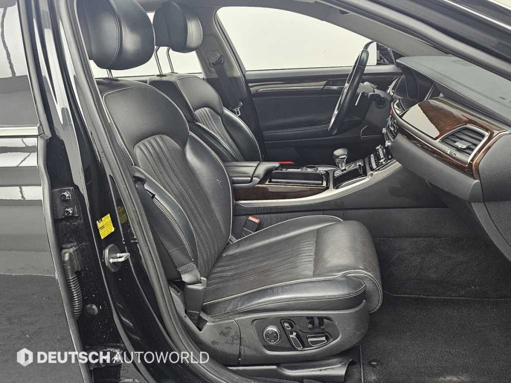 Genesis EQ900 - Vista 10