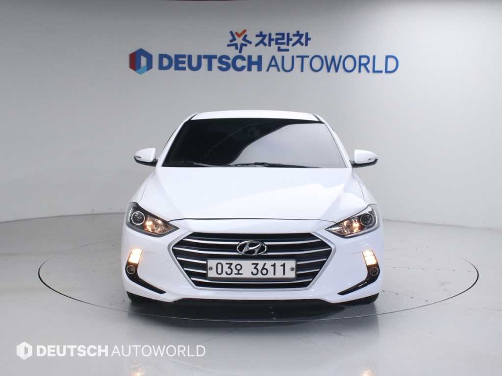 HYUNDAI Avante - Vista 3