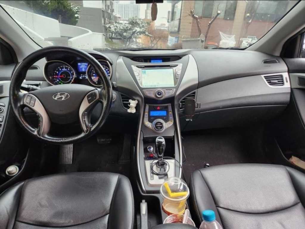 HYUNDAI Avante - Vista 6