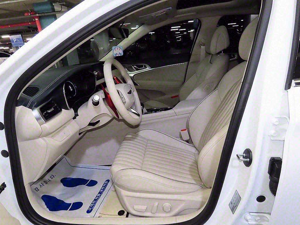 Genesis G70 - Vista 6