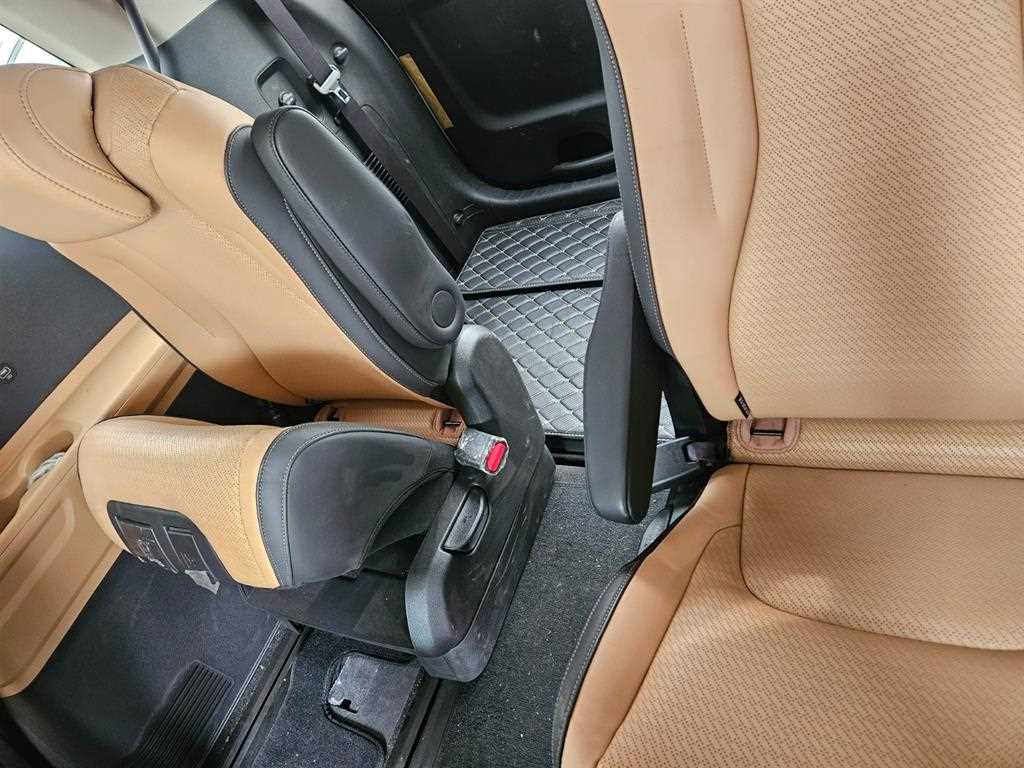 KIA Carnival - Vista 11