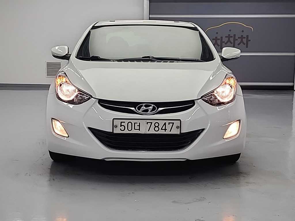 HYUNDAI Avante - Vista 2