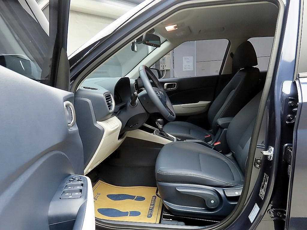 HYUNDAI Venue - Vista 5