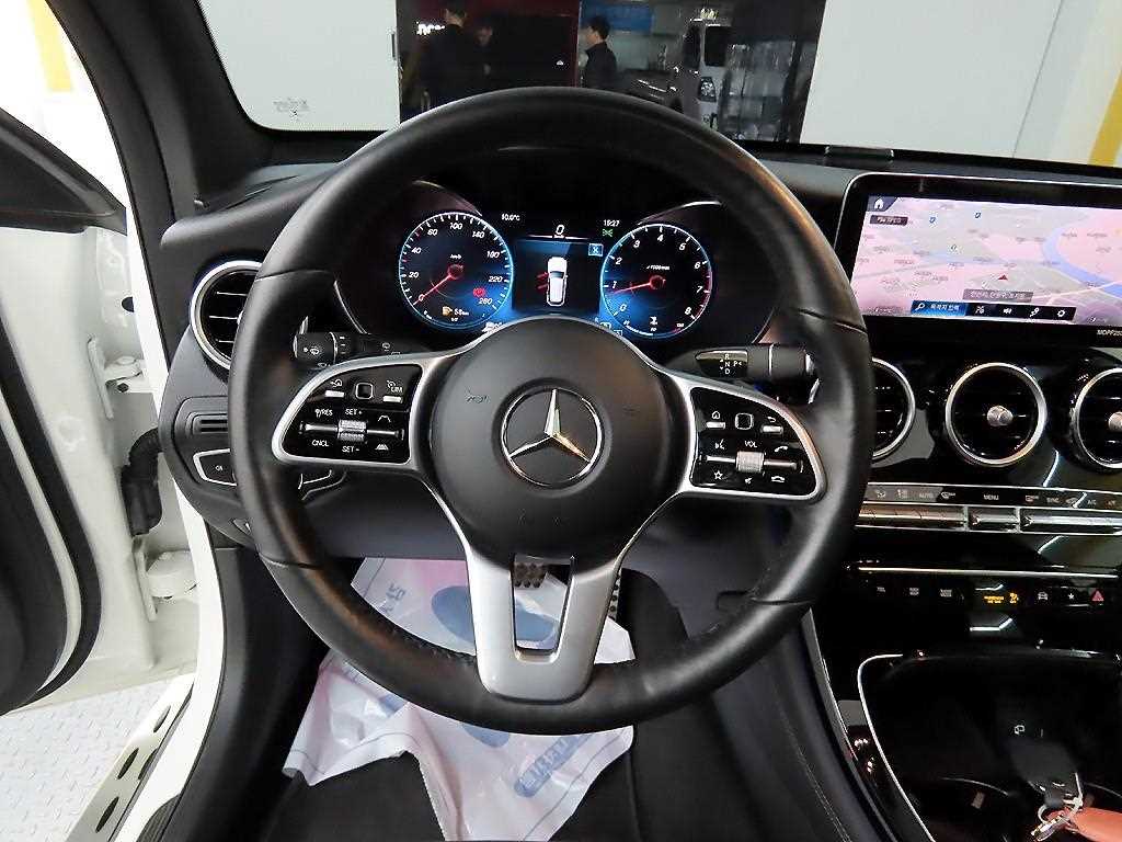 Mercedes Benz GLC Class - Vista 9