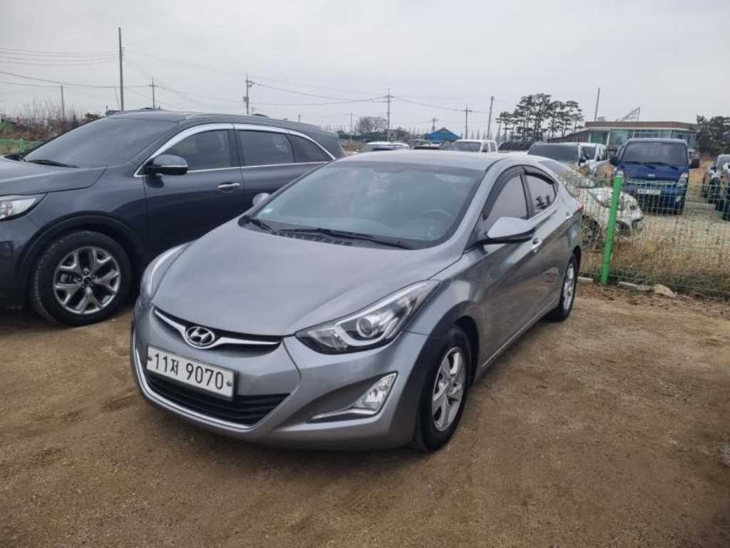 HYUNDAI Avante - Vista 2