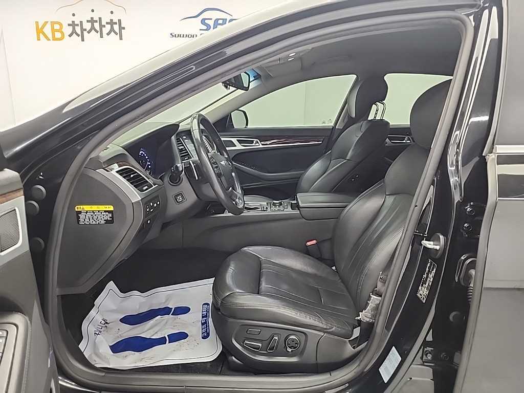 HYUNDAI Genesis - Vista 11