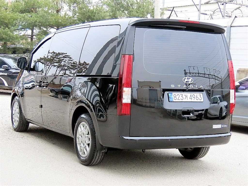 HYUNDAI Staria - Vista 3