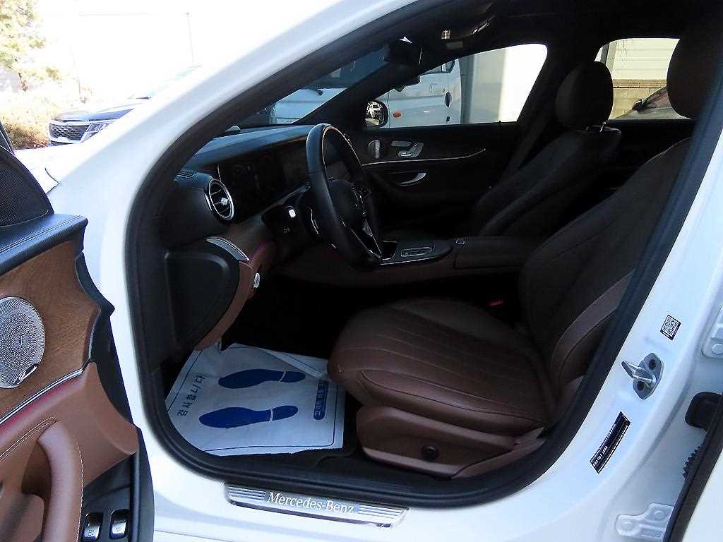 Mercedes Benz E class - Vista 5