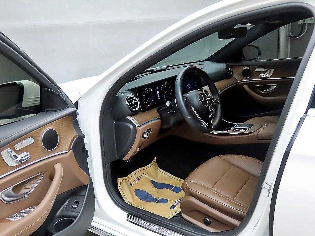 Mercedes Benz E class - Vista 5