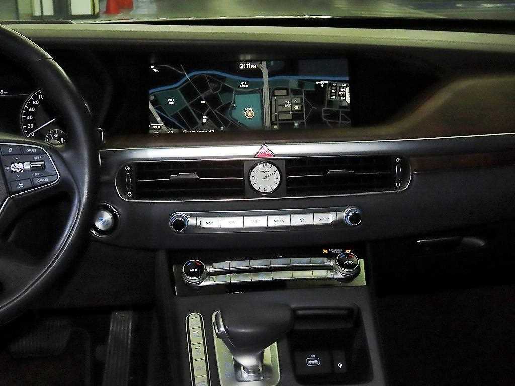 Genesis G90 - Vista 11