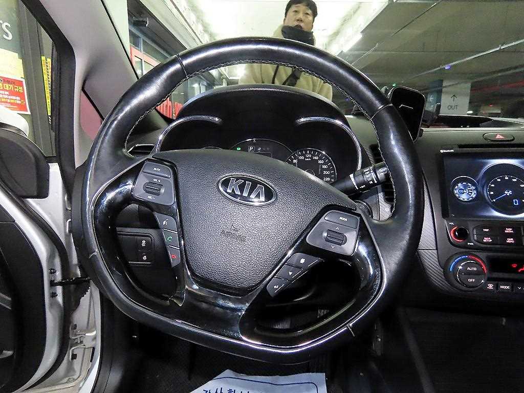 KIA K3 - Vista 8