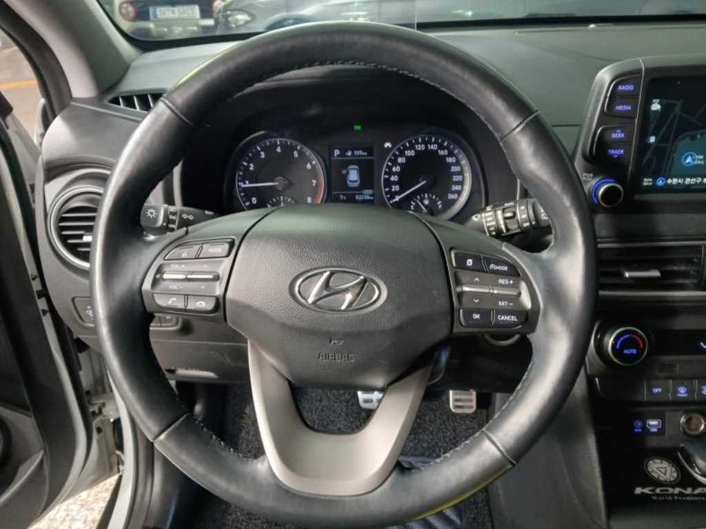 HYUNDAI Kona - Vista 8
