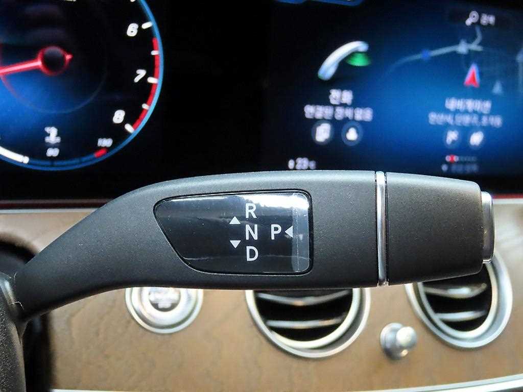 Mercedes Benz E class - Vista 10