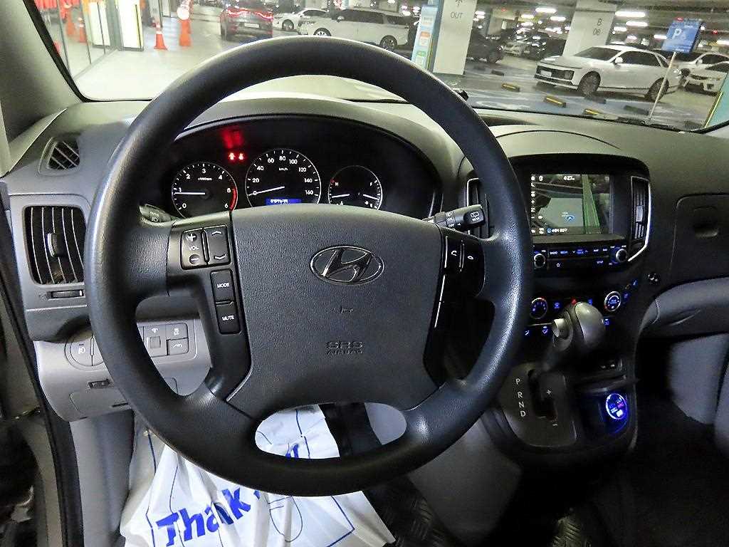 HYUNDAI Starex - Vista 12