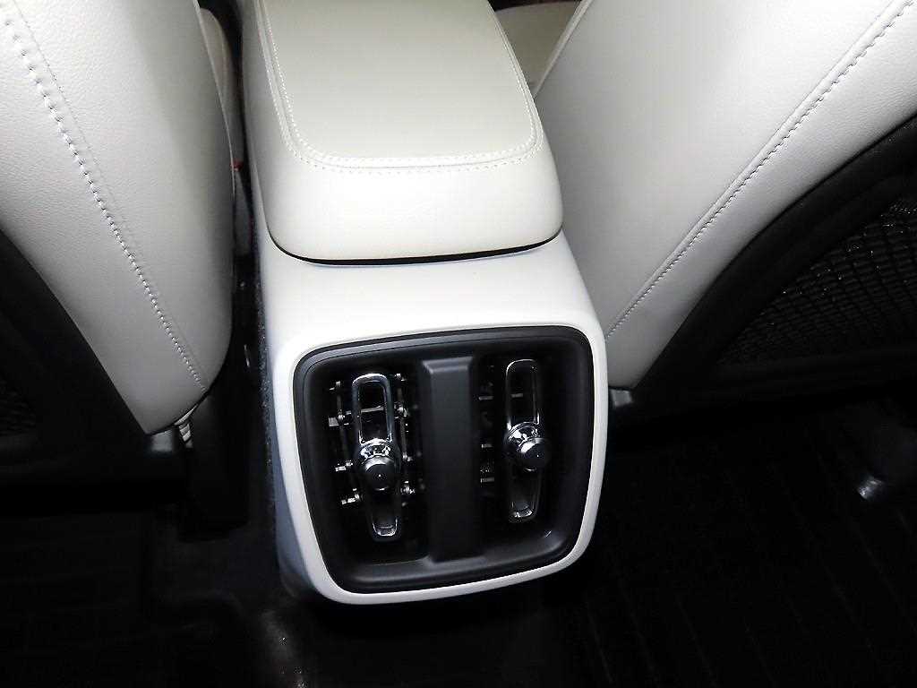 Volvo XC40 2024 Negro - Importación desde Corea - HF Imports Iquique - Foto 14