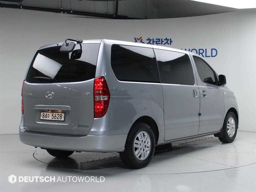 HYUNDAI Starex - Vista 3