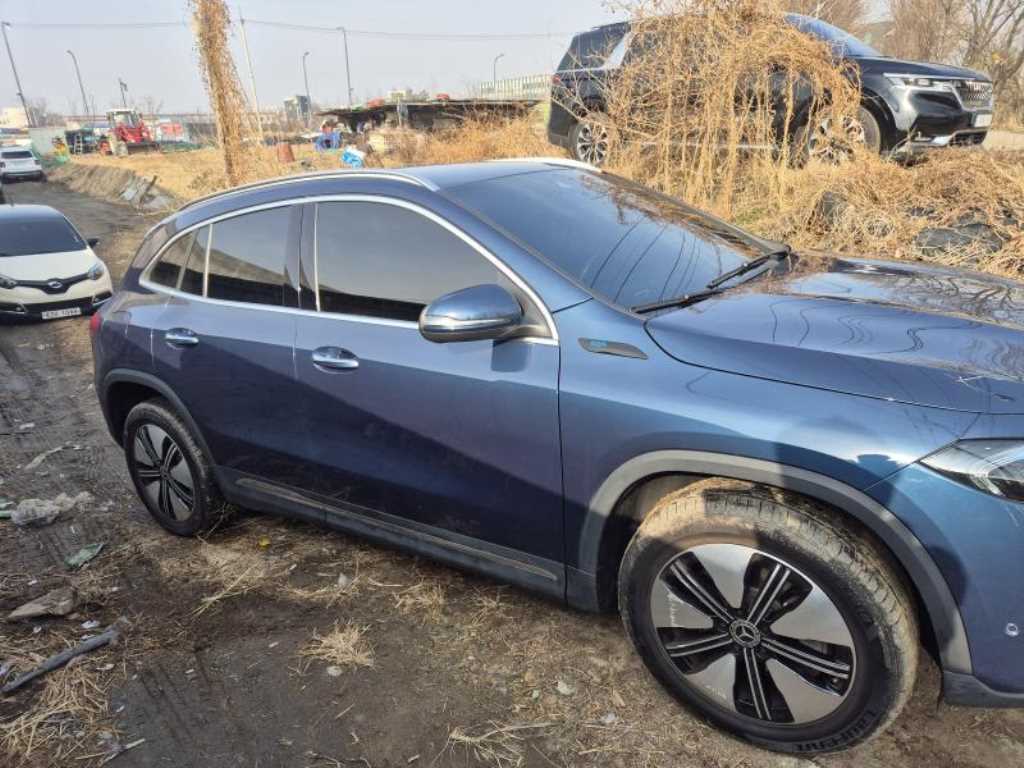 Mercedes Benz EQA - Vista 4