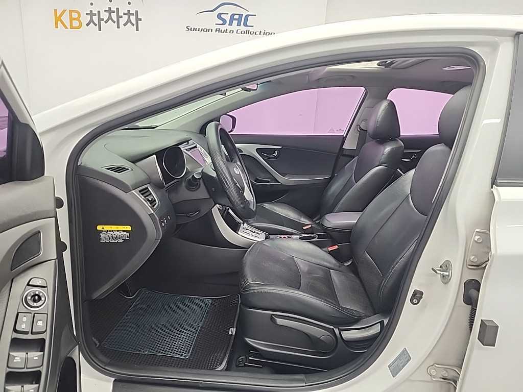 HYUNDAI Avante - Vista 11