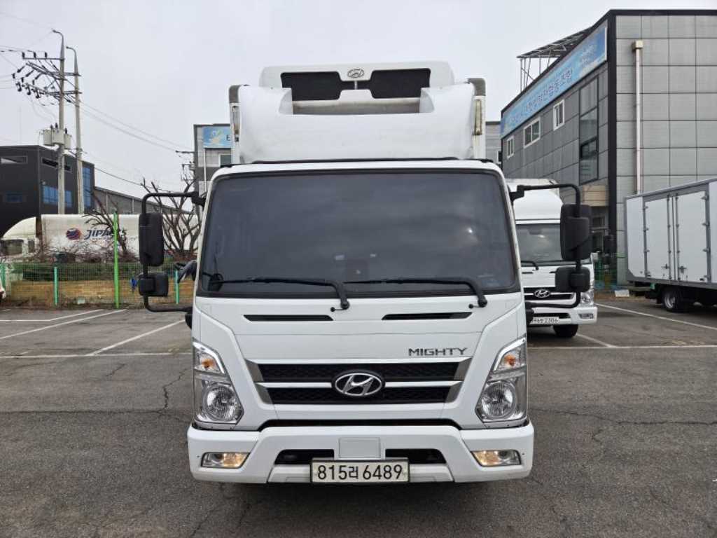 medium and large cargo truck - Vista 3