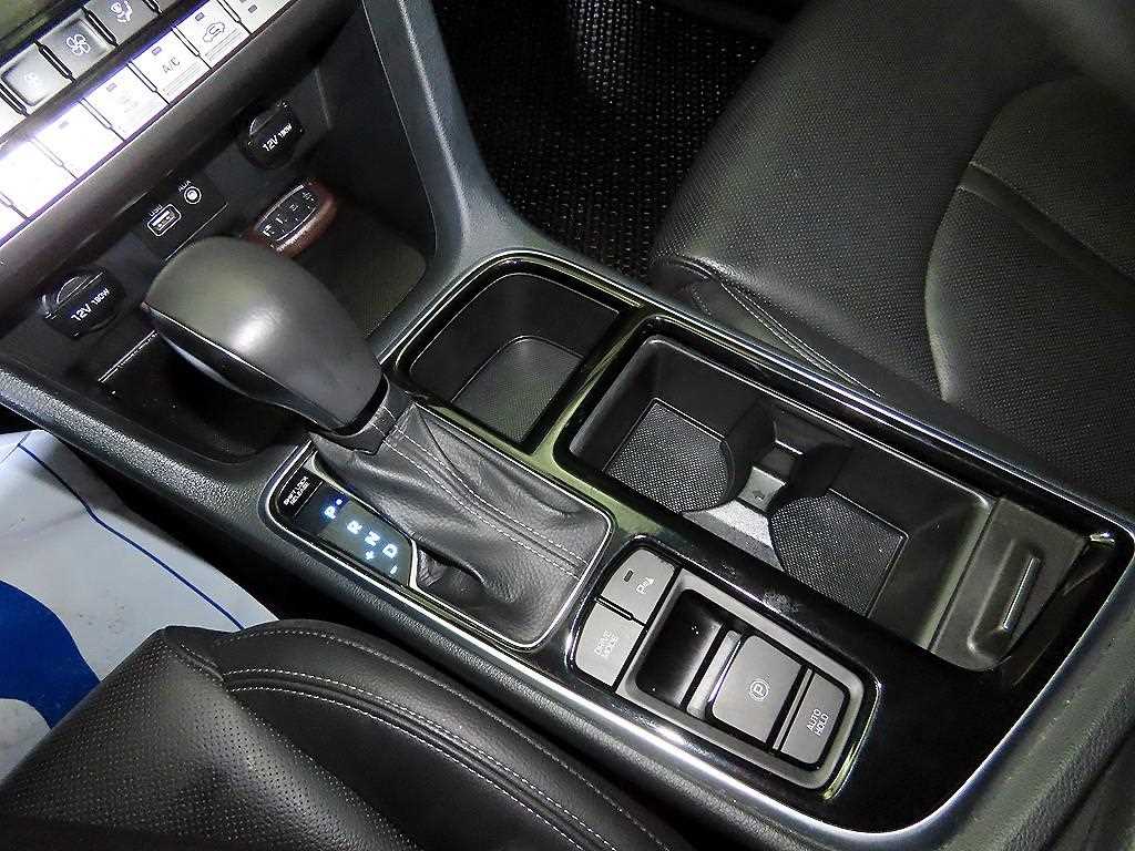 HYUNDAI Sonata - Vista 12