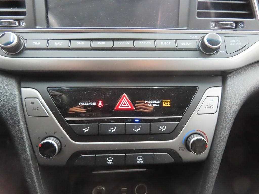 HYUNDAI Avante - Vista 11