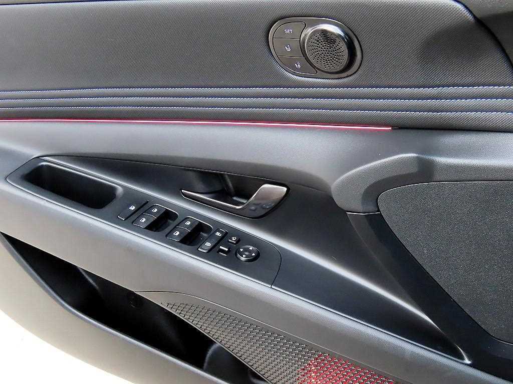 HYUNDAI Avante - Vista 11