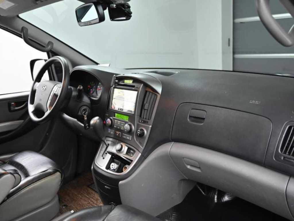 HYUNDAI Starex - Vista 7