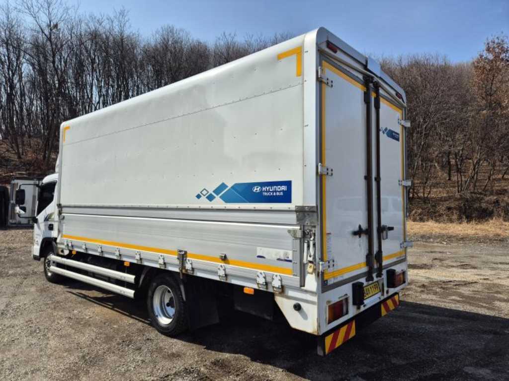 medium and large cargo truck - Vista 4