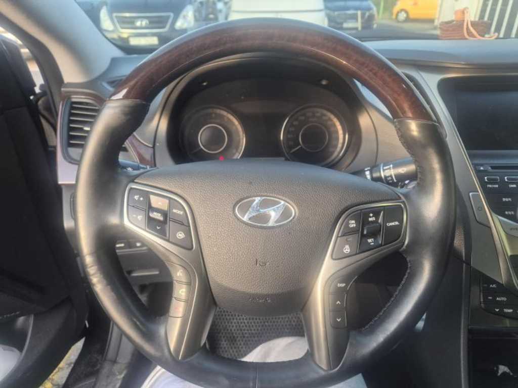 HYUNDAI Grandeur - Vista 6