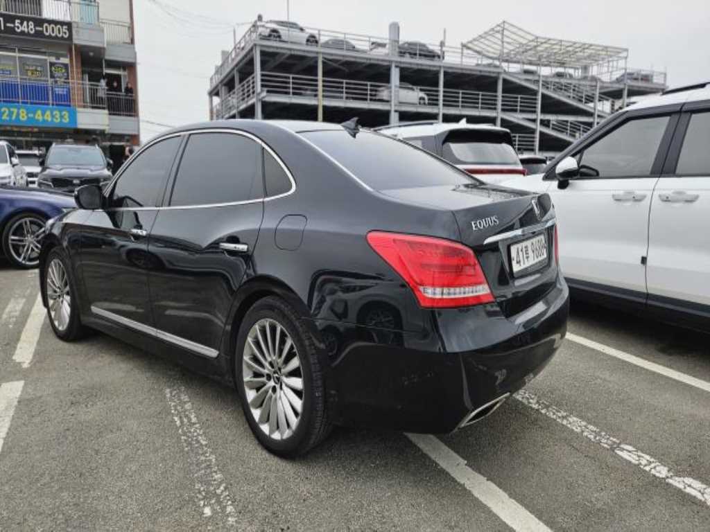 HYUNDAI Equus - Vista 5