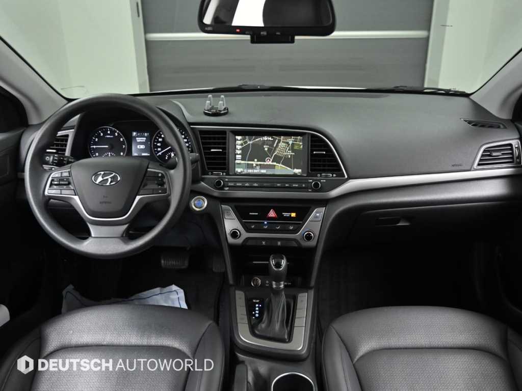 HYUNDAI Avante - Vista 7